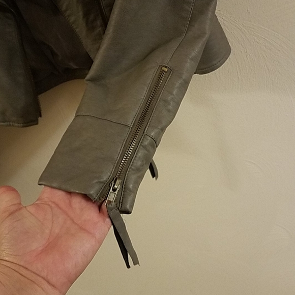 Romeo & Juliet Gray Vegan Zipper Jacket - Picture 4 of 11